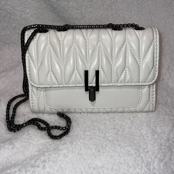 Women’s White Quilted Vegan Leather Flap Designer Purse 👜 NWT - Picture 1 of 10